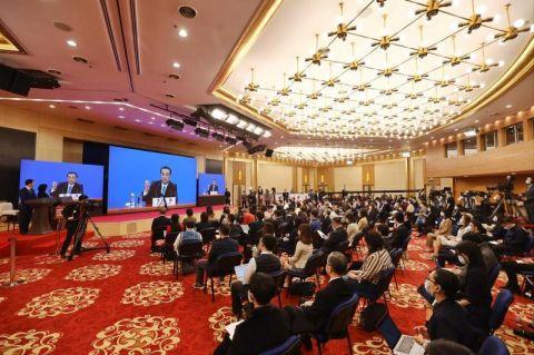 李克強(qiáng)：今年政府支出更多向民生領(lǐng)域傾斜，特別是義務(wù)教育和基本醫(yī)療